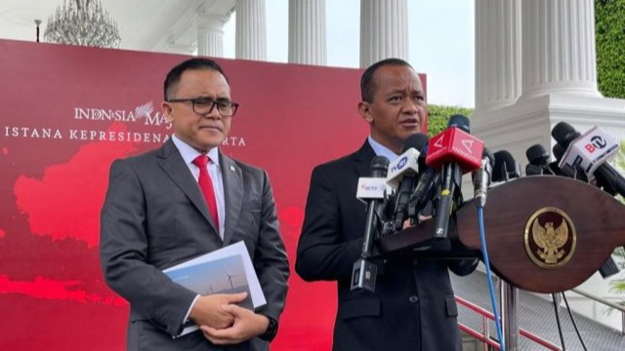 Sentil Hasto PDIP soal Pertemuan Jokowi dan Megawati, Bahlil: Jangan Samakan dengan Orang yang Nggak Pernah Jadi Presiden?
            - galeri foto