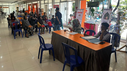 Pos Indonesia Salurkan Bansos PKH dan Sembako di Palembang saat Ramadan dan Idulfitri