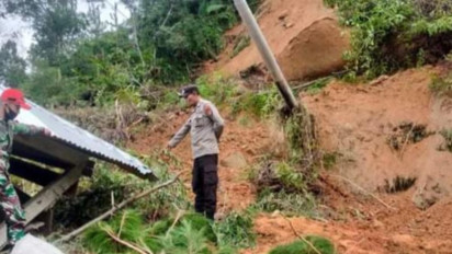 Rumah Warga Rusak Tertimpa Tanah Longsor Akibat Hujan Lebat di Mamasa Sulawesi Barat