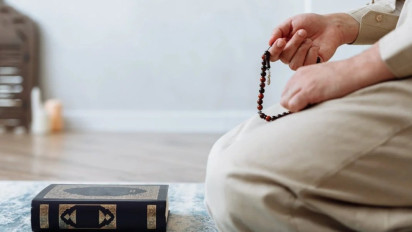 Tolong Baca Surat Ini 17 Kali Saja Sehari Saja, Ustaz Adi Hidayat Bilang Perubahannya Sangat Dahsyat, Pembuka Rezeki Tiada Henti dan Seluas Samudera