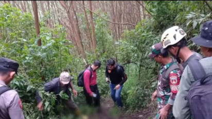 Mengerikan! Detik-Detik Tim SAR Evakuasi Kerangka Manusia yang Ditemukan Pendaki di Gunung Slamet, Korban Pakai Kaos dan Sarung