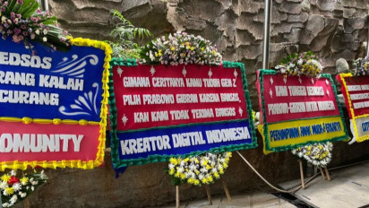 Minta Didiskualifikasi? Pengen Menang Banget?, Isi Karangan Bunga Sindiran di Gedung MK Jelang Putusan Sengketa Pilpres