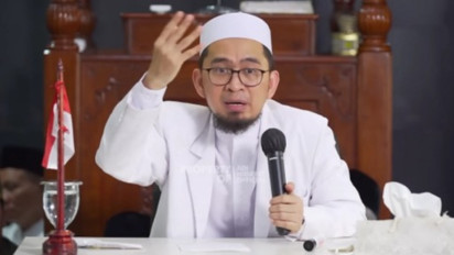 Kalau Imam Shalat Subuh Membaca Doa Qunut, Apakah Makmum Harus Ikut atau Baca Doa Lain? Ustaz Adi Hidayat Tegas Bilang…