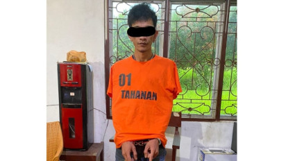 Lagi Duduk di Motor, Pria Ini Tiba-Tiba Disergap Polisi, Ternyata Kasusnya Berat