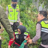 Hari Kartini: Nyetir Sendiri Patroli di Pelosok Desa, Wanita ASN Polri Ini Beri Pelayanan Kesehatan Gratis