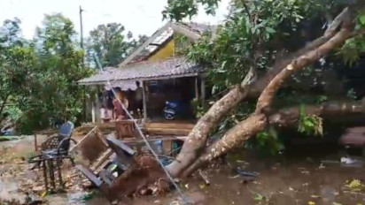 Tepat di Hari Kartini, Jepara Tempat Kelahiran RA Kartini Diterpa Angin Puting Beliung, 121 Rumah Warga Rusak