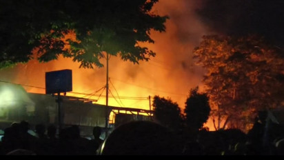 Si Jago Merah Ngamuk di Simeulue Aceh, 2 Ruko, 1 Mobil dan Motor Terbakar, Dua Warga Alami Luka Bakar