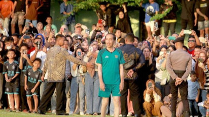 Jelang Laga Indonesia Vs Yordania di Piala Asia U-23, Jokowi Cosplay Jadi Ernando Ari