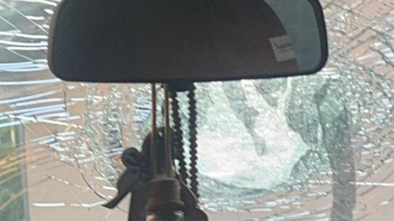 Anak Anggota DPRD Surabaya Diduga Melakukan Penganiayaan, Berawal Mobilnya Dilempar Batu
            - galeri foto