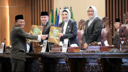 Pj Gubernur Agus Fatoni Sampaikan Penjelasan Terkait 6 Raperda Provinsi Sumsel