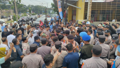 Eksekusi Lahan Sengketa di Bandar Lampung Ricuh, Ormas Hadang Polisi