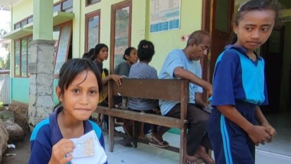 Demi dapat VAR, Siswa SD di Pulau Palue NTT, Rela Antri Setelah 8 Bulan Digigit Anjing Liar Tak Pernah Vaksin