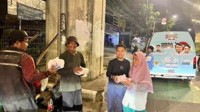 Gibran Center Jatim Syukuran Atas Putusan MK dengan Bagikan Makan Gratis