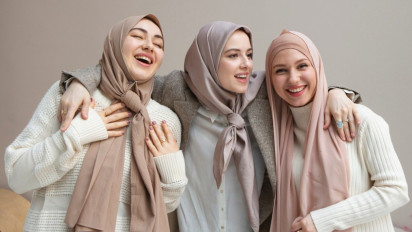 Ustaz Adi Hidayat Ingatkan Wanita untuk Jangan Lepas Jilbab: Itu Adalah Tanda Awal Anda Dikenal sebagai Muslimah yang Terhormat!