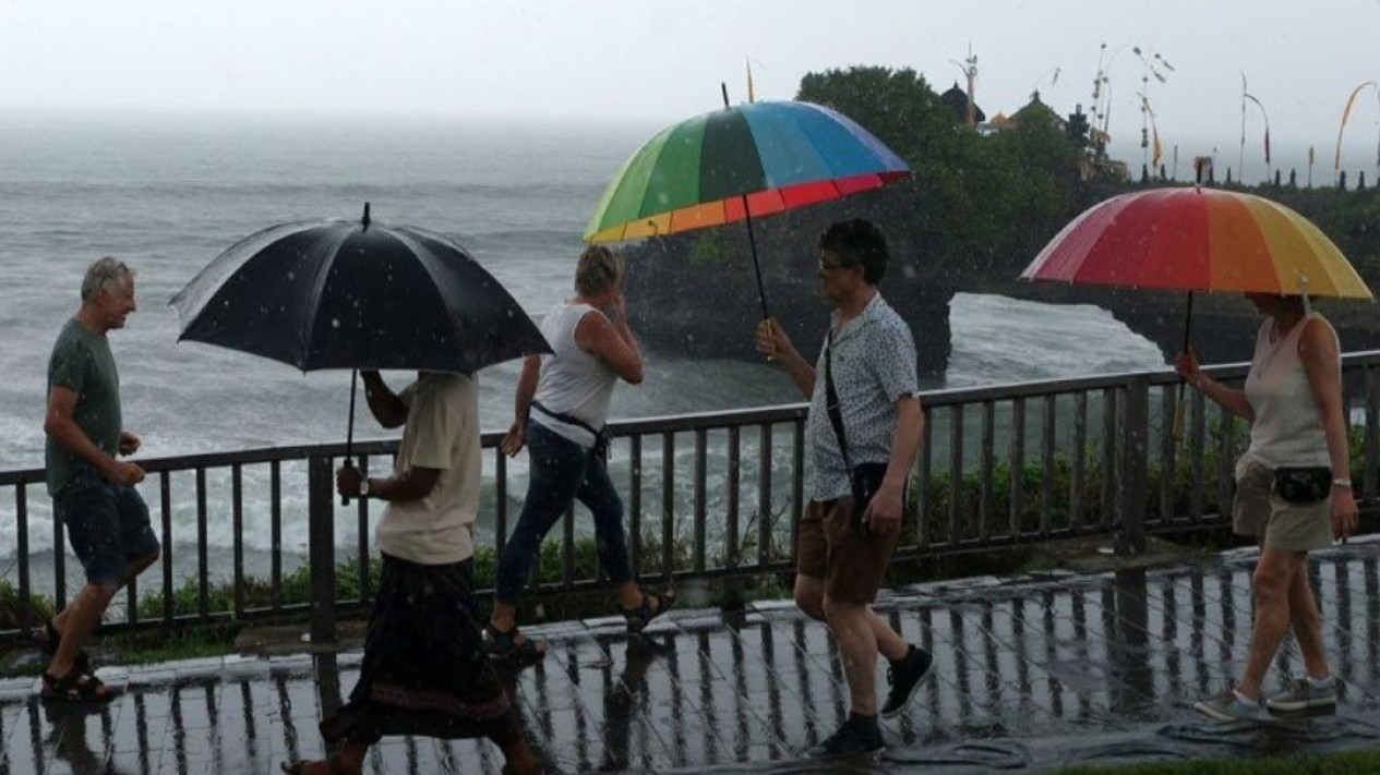 Kabar Buruk! Hari Ini BMKG Perkirakan Akan Hujan Sedang hingga Lebat di Sebagian Besar Wilayah
            - galeri foto