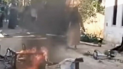 Heboh, Emak-Emak di Karawang Gerebek Hingga Bakar Sebuah Warung, Ternyata