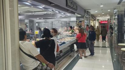 Harga Emas Melambung Tinggi, Warga Berbondong-bondong Jual Perhiasan Emas