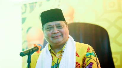 Airlangga Sebut Jokowi dan Gibran Sudah Masuk Keluarga Besar Golkar, Tinggal Pengesahan