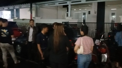 Pasutri Diduga Bawa Kabur Duit Rp52 Miliar, Korban Penipuan Berkedok Investasi Geruduk Rumah Orang Tua Pelaku di Tasikmalaya