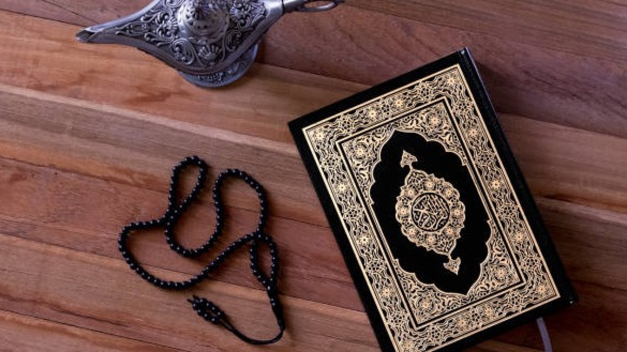 Bacaan Al-Qur'an Surat Al-Hijr Ayat 16-20 Lengkap Tulisan Arab, Latin, dan Artinya
            - galeri foto