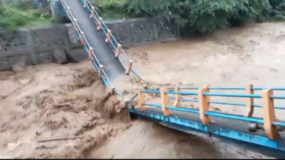 Hujan Deras di Brebes Akibatkan Tebing Longsor, Jalan dan Jembatan Terputus