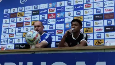 Febri Hariyadi bersama pelatih Persib Bandung Bojan Hodak