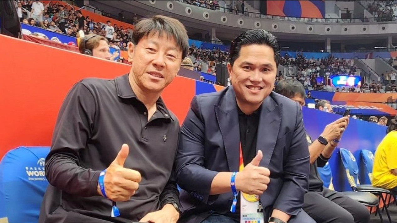 Alasan Bung Towel Desak STY Beri Kredit ke Klub Liga 1, Jangan Sembunyi di Ketiak Erick Thohir
            - galeri foto