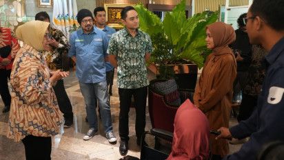 Mendapat Kursi Roda Elektrik dari Mensos Risma, Mimpi Leni Terwujud