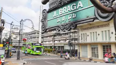 Suasana di jalan Braga, Kota Bandung, Jawa Barat