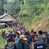 Setelah Dua Hari Pencarian Bersama Ratusan Warga , Korban Terakhir Longsor Toraja Utara Akhirnya Ditemukan