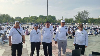 Senam dan Seragam Batik Diberikan kepada Jemaah Calon Haji di Riau