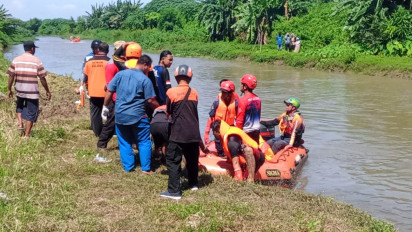 Penganten Baru Diduga Mengantuk saat Naik Motor Trail, Tewas Tercebur Sungai