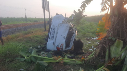 Mobil Berisi Satu Keluarga Tertabrak KA Pasundan di Sidoarjo, Saksi Mata : Terseret Belasan Meter