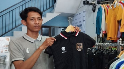 Jelang Semifinal Piala Asia U-23, Warga Berburu Kaos Timnas Indonesia untuk Nonton Bareng