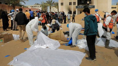 Pencarian Jenazah Warga Palestina di Bawah Bangunan Runtuh di Gaza Dilanjut