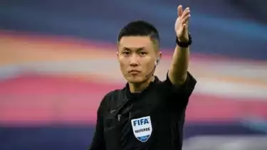 Wasit Shen Yinhao yang pimpin laga Indonesia vs Uzbekistan di semifinal Piala Asia U-23 2024.
