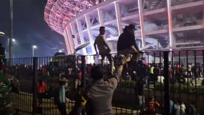 Ada Flare saat Nobar Timnas Indonesia di GBK, Polisi Amankan Situasi Suporter Garuda Muda