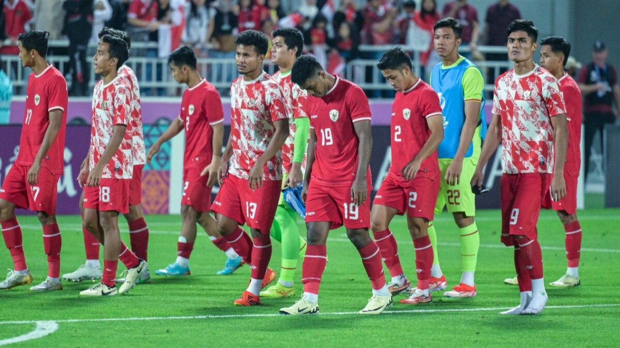 Respons FIFA usai Timnas Indonesia U-23 Kalah dari Uzbekistan, Singgung Soal VAR dan Kartu Merah Rizky Ridho
            - galeri foto