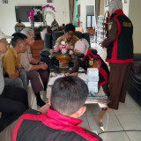 Kejati DIY Geledah Rumah Dinas Dirut dan Kantor PT Taru Martani, Sita Uang Tunai Rp 80 Juta hingga Segel Motor dan Mobil