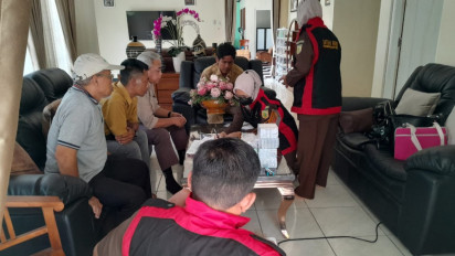Kejati DIY Geledah Rumah Dinas Dirut dan Kantor PT Taru Martani, Sita Uang Tunai Rp 80 Juta hingga Segel Motor dan Mobil