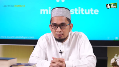 Bagaimana kalau Imam yang Pimpin Salat Berjamaah Tidak Fasih Bacaannya, Apa yang Dilakukan Makmum? Ustaz Adi Hidayat Tegas Bilang…