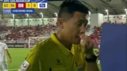 Heboh! Aksi Pendukung Timnas Indonesia U-23 Pukul Wasit Shen Yinhao Pakai Piring