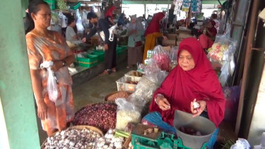 Harga Bawang Merah di Pasar Tradisional Klaten Tembus Rp.70 Ribu Per Kilogram