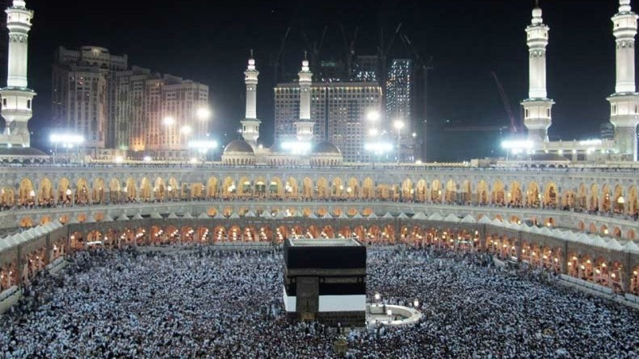 Ingat! Tidak Harus Depan Ka’bah, Seluruh Tanah Haram Makkah Adalah Masjidil Haram
            - galeri foto