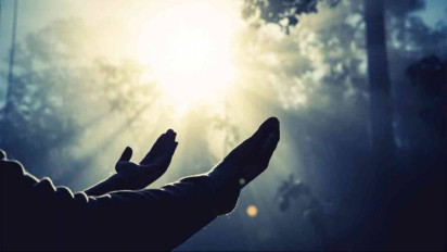 Berkat Covid-19, Sosok Sastrawan Ini Selalu Ucap Sholawat dan Surat Al-Fatihah hingga Anggap Tanaman sebagai Teman