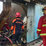 Kebakaran Gudang Bekas Pabrik Es di Karimun, Titik Api Diduga dari Atas Mes Pekerja