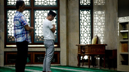 Saat Rukuk Jangan Buru-buru Bangun, Ustaz Adi Hidayat: Itulah Koneksi yang Sangat Tinggi Kepada Allah SWT