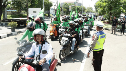 May Day, Ratusan Buruh di Gresik Aksi Turun Jalan Tolak Upah Murah dan Omnibus Law