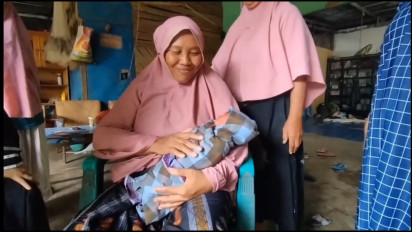 Penemuan Bayi Didalam Kardus Gegerkan Warga Maros