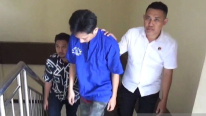 Rumah Digerebek Polisi, Oknum ASN Lari ke Kamar Mandi, Perbuatannya Membahayakan Banyak Orang